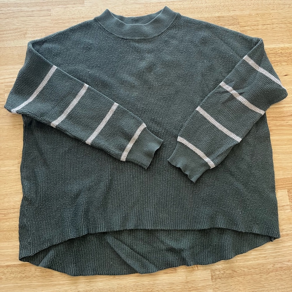 American Eagle Green Sweater Size M